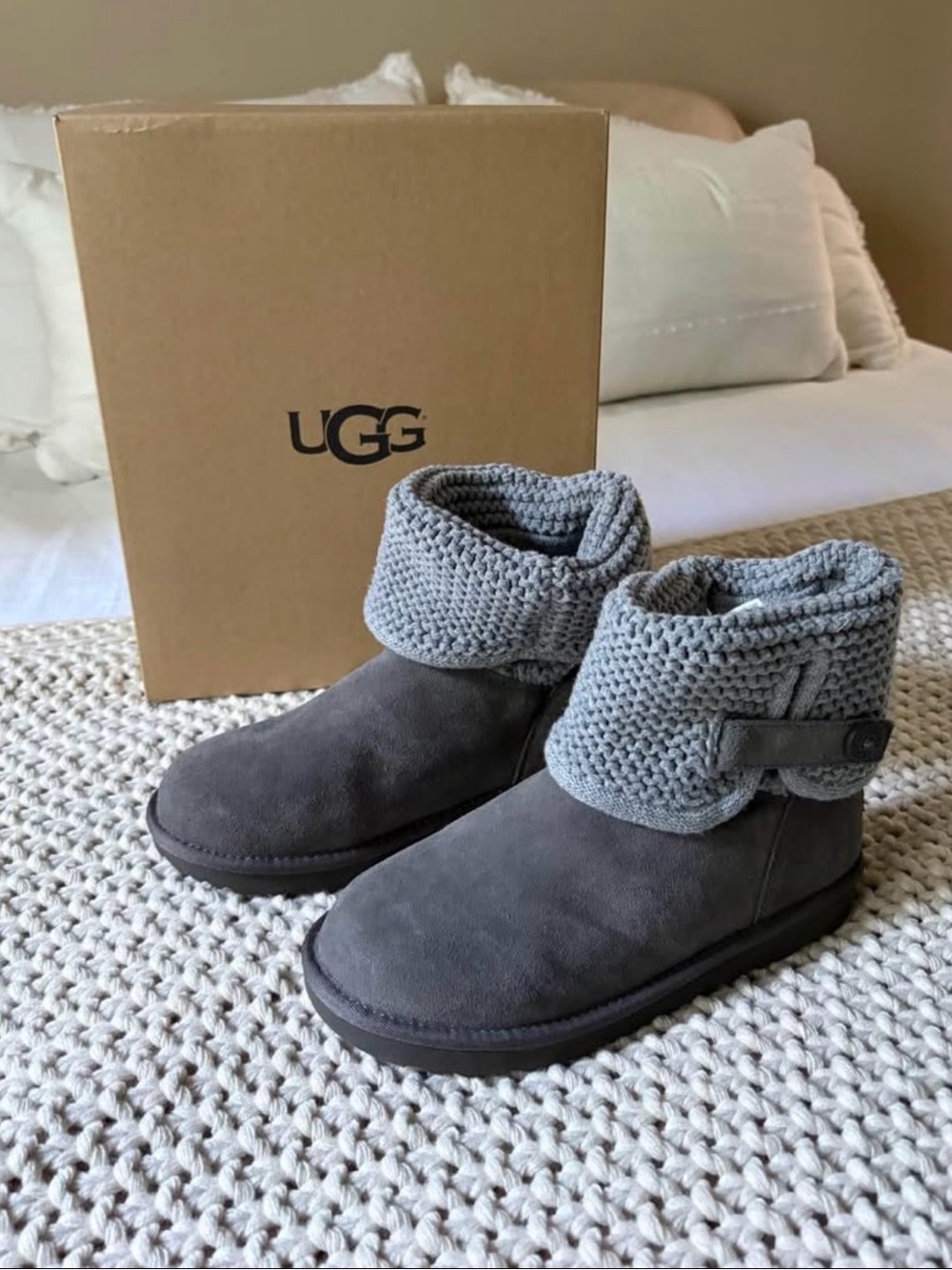 UGG youth Darrah II Grey Suede Knit Cuff sweater Boots
